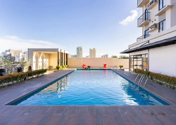 Unit At The Median, Near It Park With Pool And Fast Wifi *